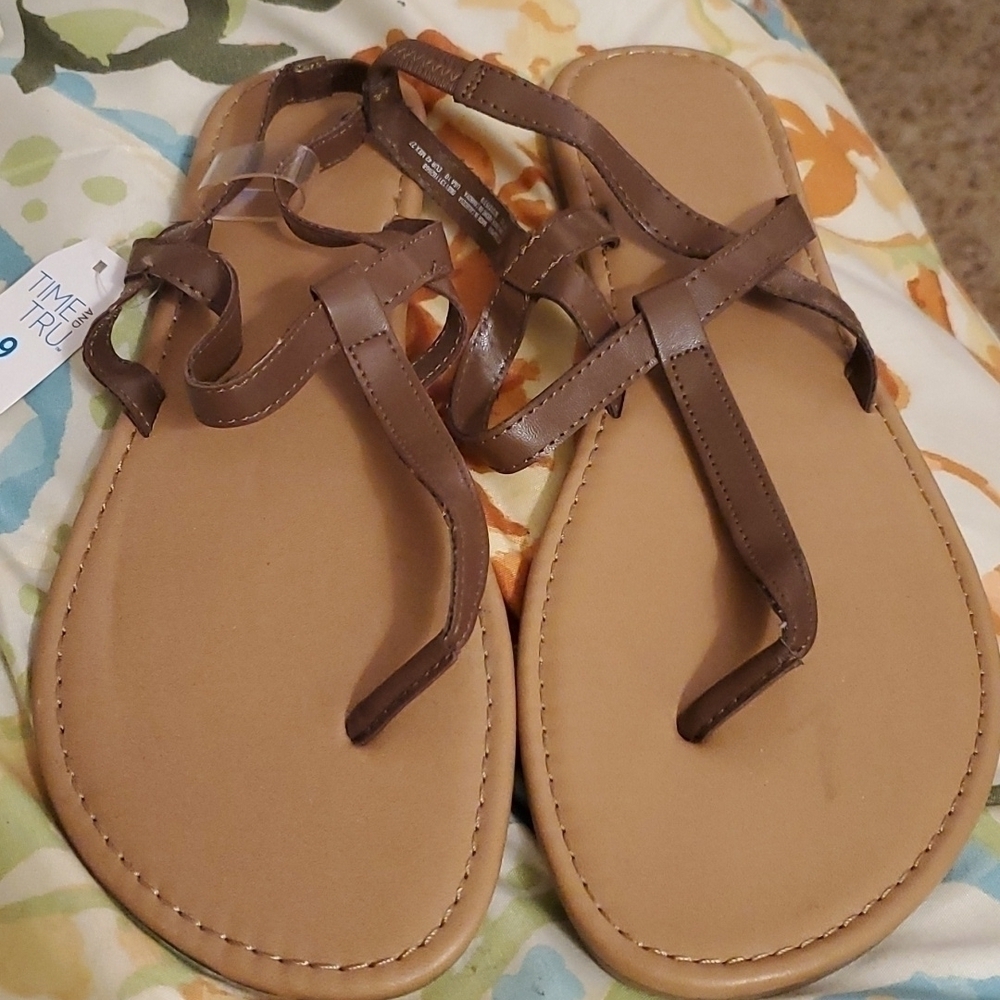 Easy fit sandal size 9